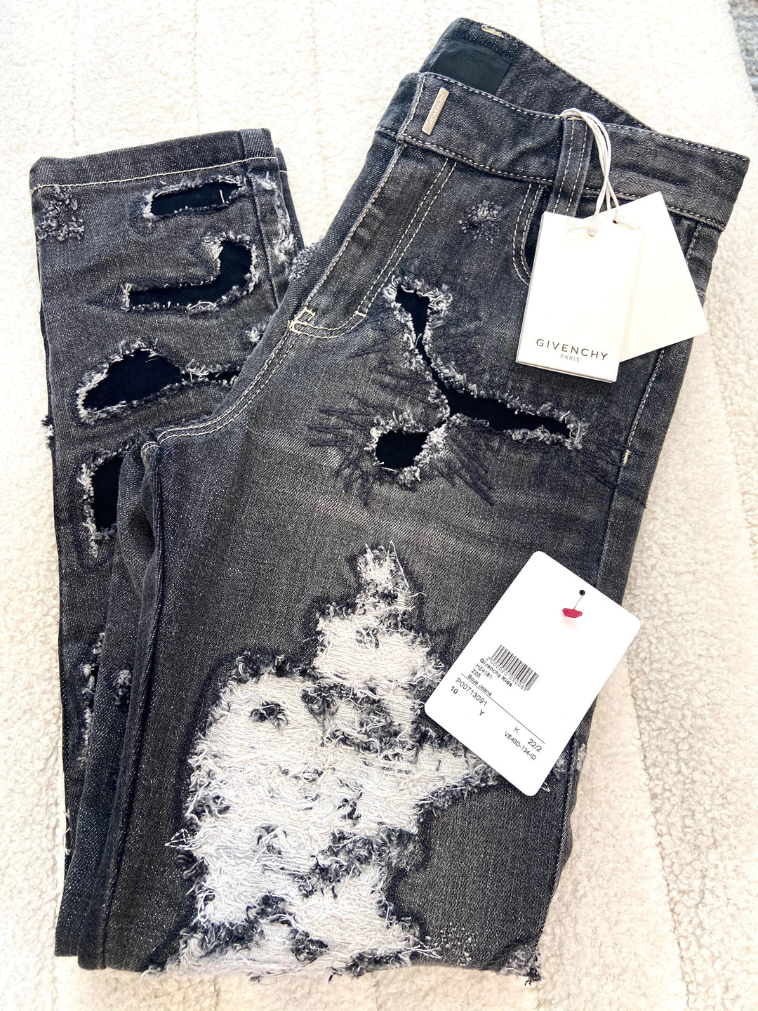 GIVENCHY KIDS DISTRESSED SLIM CUT JEANS – Caroline's Fashion Luxuries