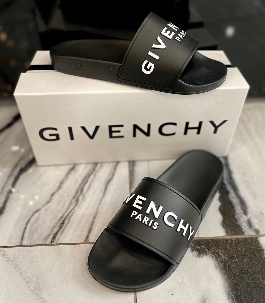 GIVENCHY EMBOSSED LOGO SLIDES