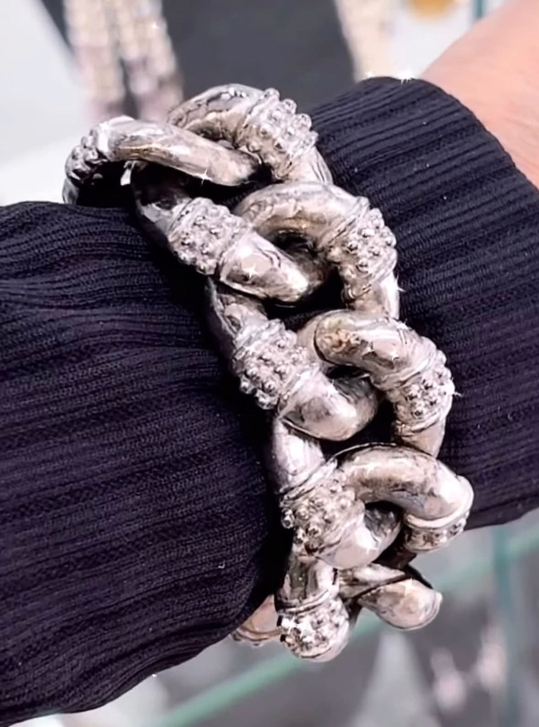 GIVENCHY SILVER TONE FASHION CHUNKY CURB CHAIN BRACELET