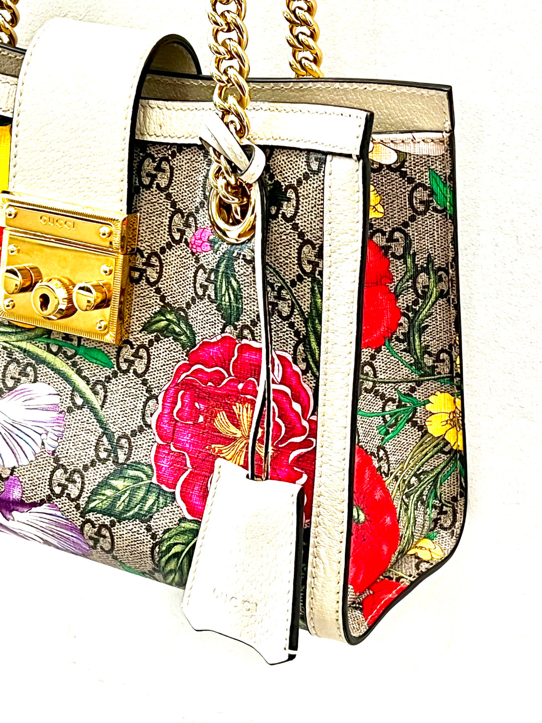 GUCCI GG SUPREME FLORA PADLOCK CHAIN SMALL TOTE BAG