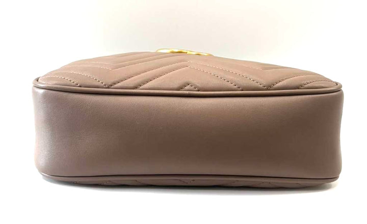 GUCCI GG MARMONT MATELASSÉ CALFSKIN SMALL CAMERA BAG