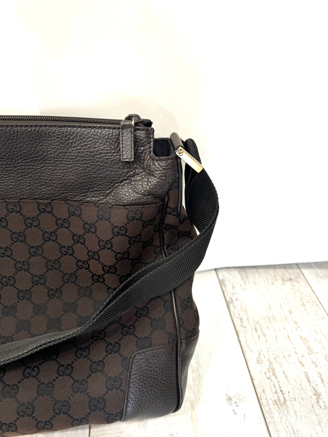 GUCCI GG MONOGRAM CANVAS LEATHER MESSENGER BAG