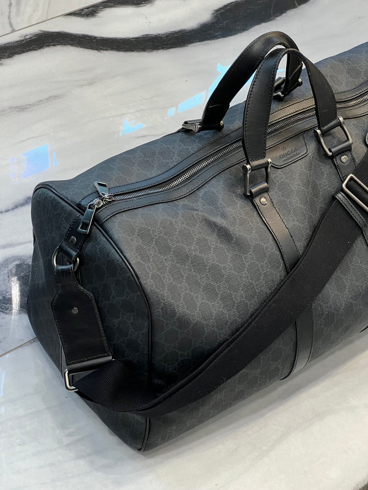 GUCCI GG SUPREME MONOGRAM MEDIUM CARRY-ON DUFFLE BAG