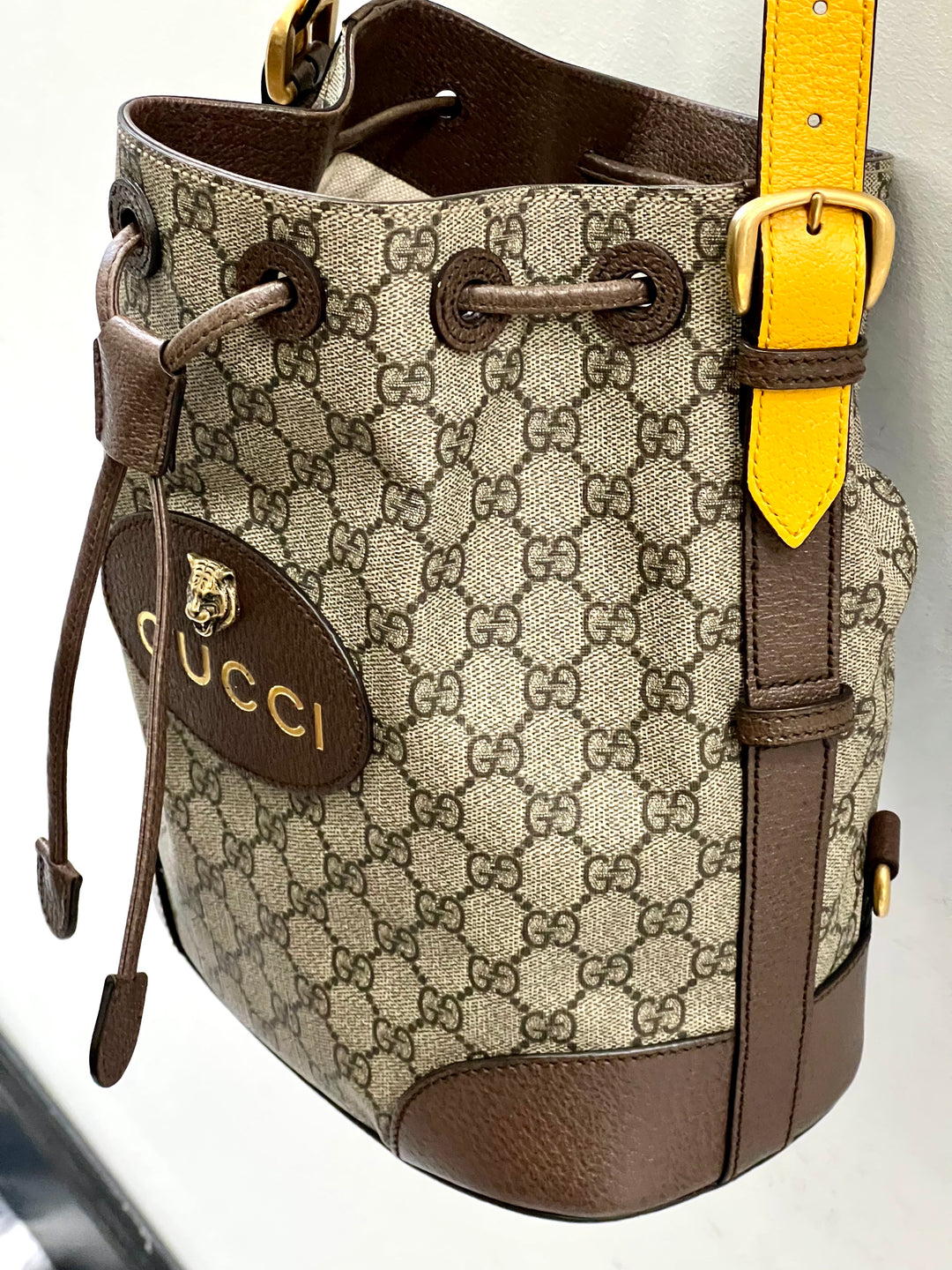 GUCCI GG SUPREME MONOGRAM NEO VINTAGE DRAWSTRING BUCKET  display picture 1