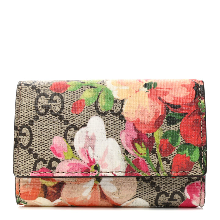 GUCCI GG SUPREME MONOGRAM BLOOMS SIX KEY HOLDER CASE IN DRY ROSE