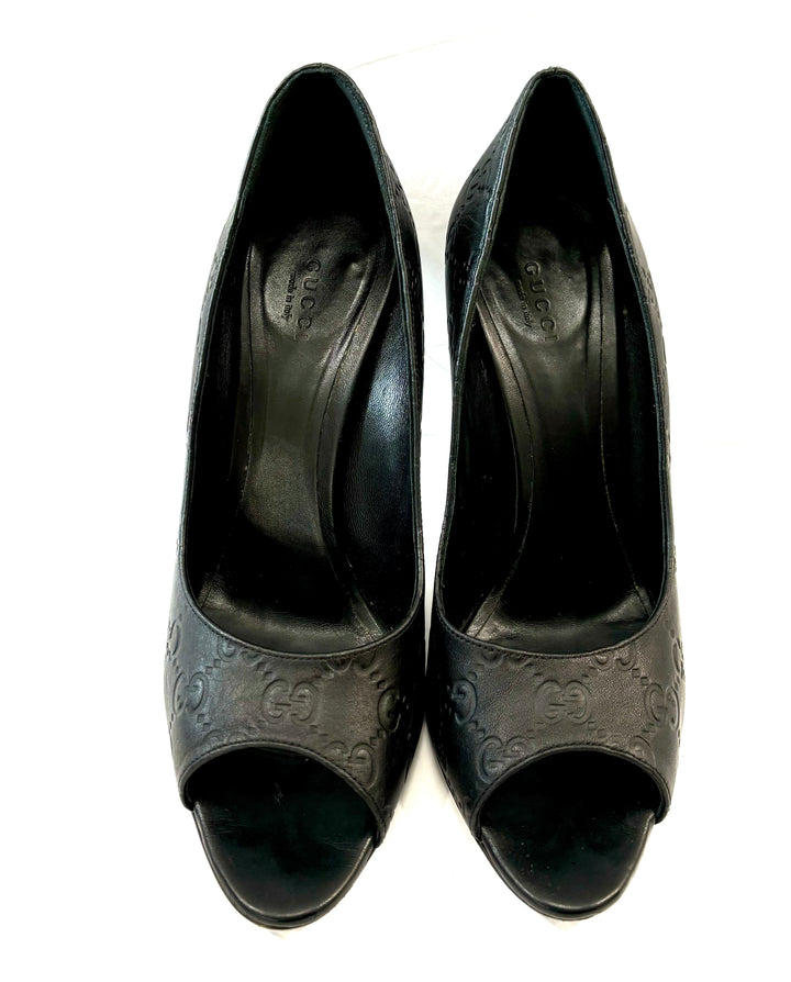GUCCI GUCCISSIMA EMBOSSED LEATHER PEEP-TOE PUMPS