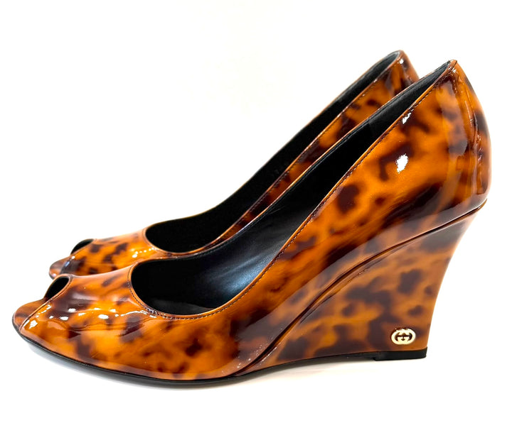 GUCCI LEOPARD PRINT PATENT CALF LEATHER WEDGE HEEL PEEP-TOE PUMPS