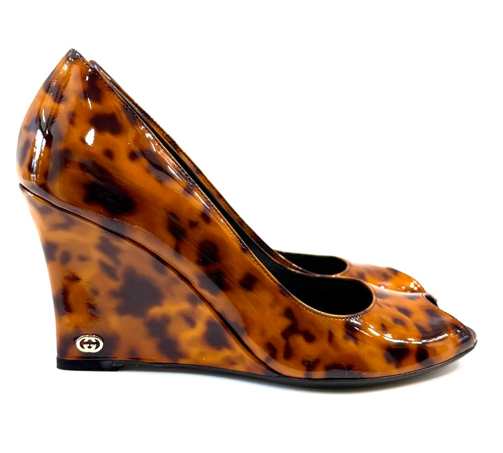 GUCCI LEOPARD PRINT PATENT CALF LEATHER WEDGE HEEL PEEP-TOE PUMPS
