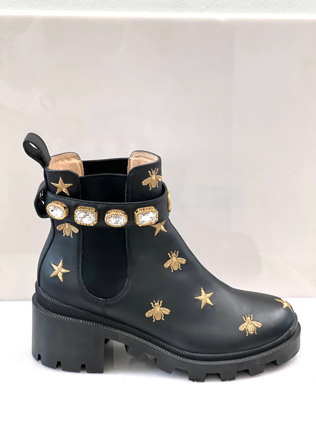 GUCCI ブラック ブーティ 星と蜂刺繍 GUCCI ブラック ブーティ 星と蜂刺繍
