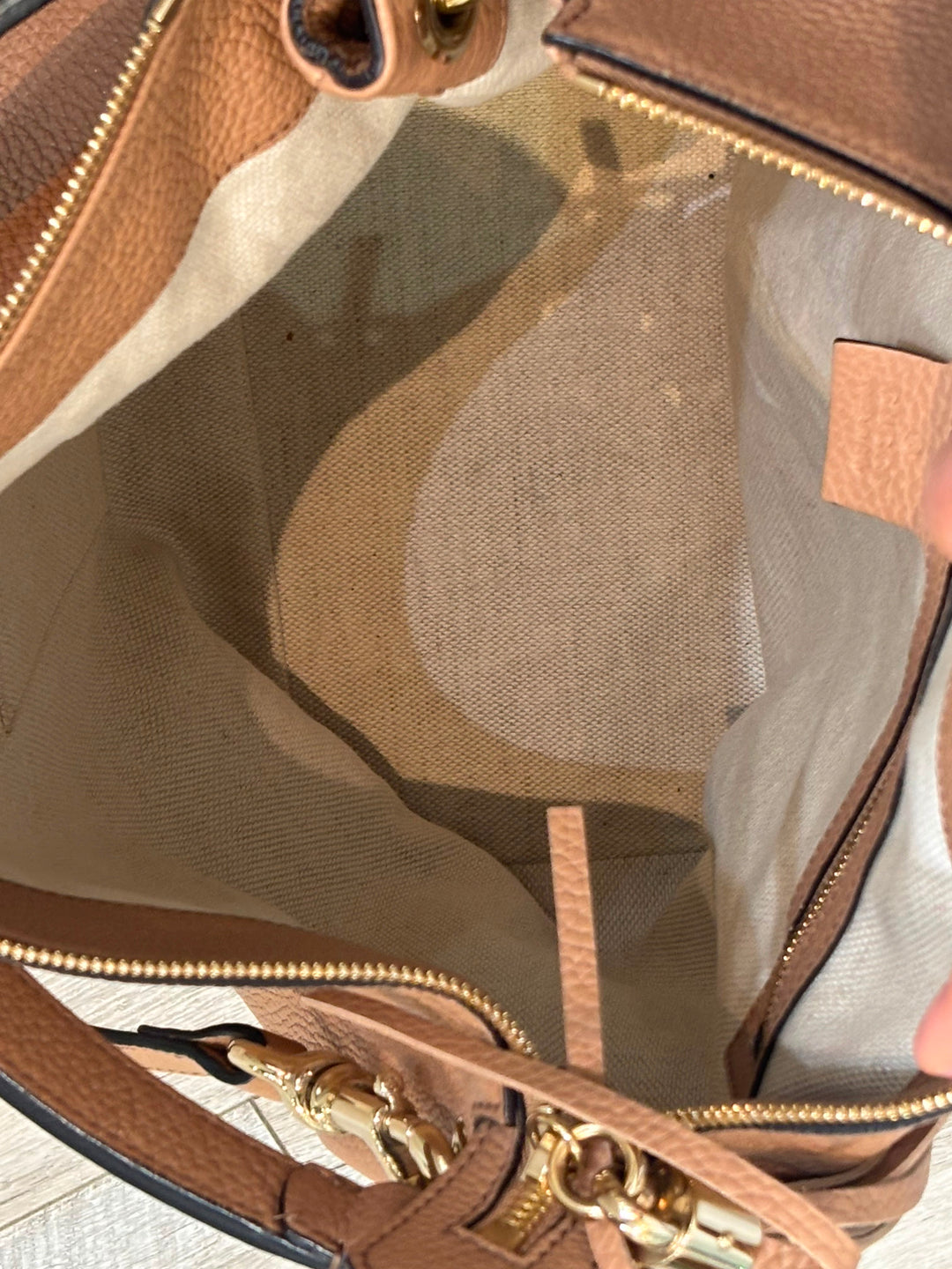 GUCCI CAMELIA PEBBLED CALFSKIN LEATHER SOHO HOBO BAG