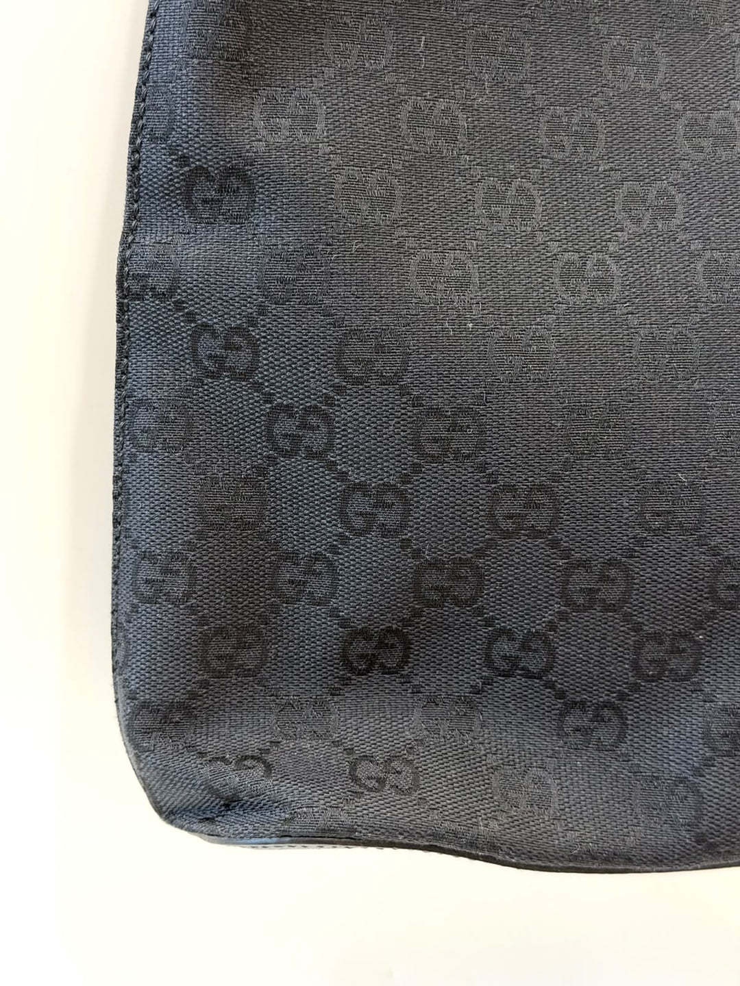 GUCCI GG CANVAS VINTAGE SHOULDER BAG