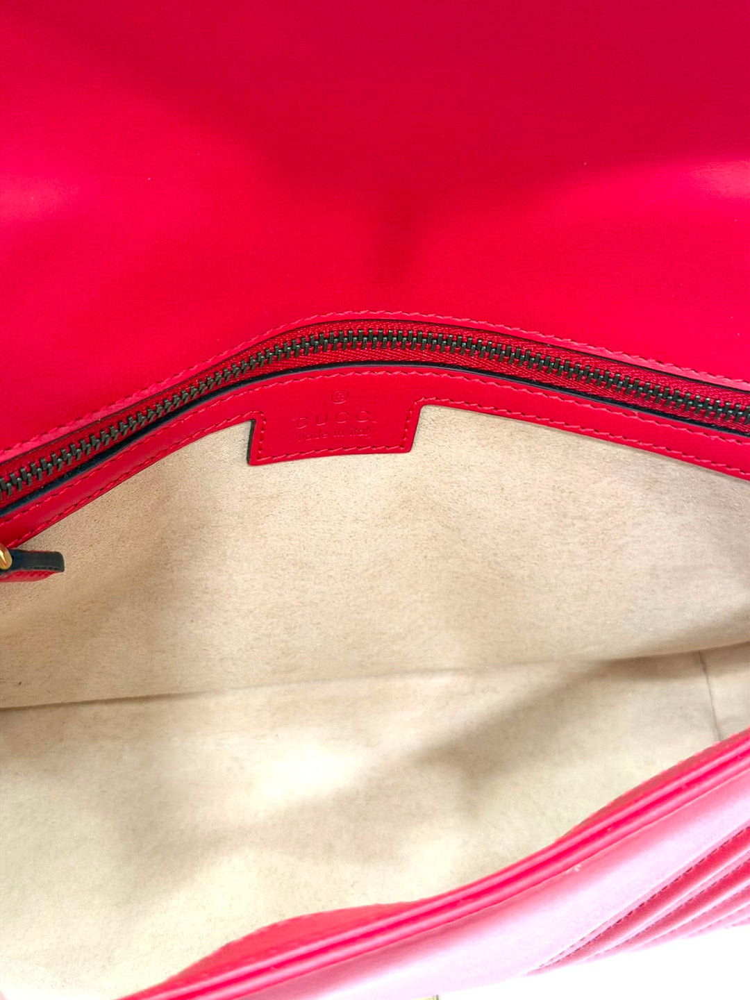 GUCCI GG MARMONT MATELASSÉ QUILTED CALFSKIN MEDIUM SHOULDER BAG