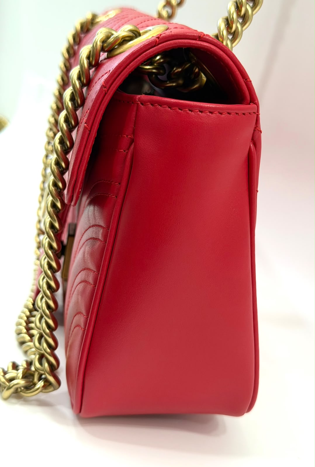 GUCCI GG MARMONT MATELASSÉ QUILTED CALFSKIN MEDIUM SHOULDER BAG