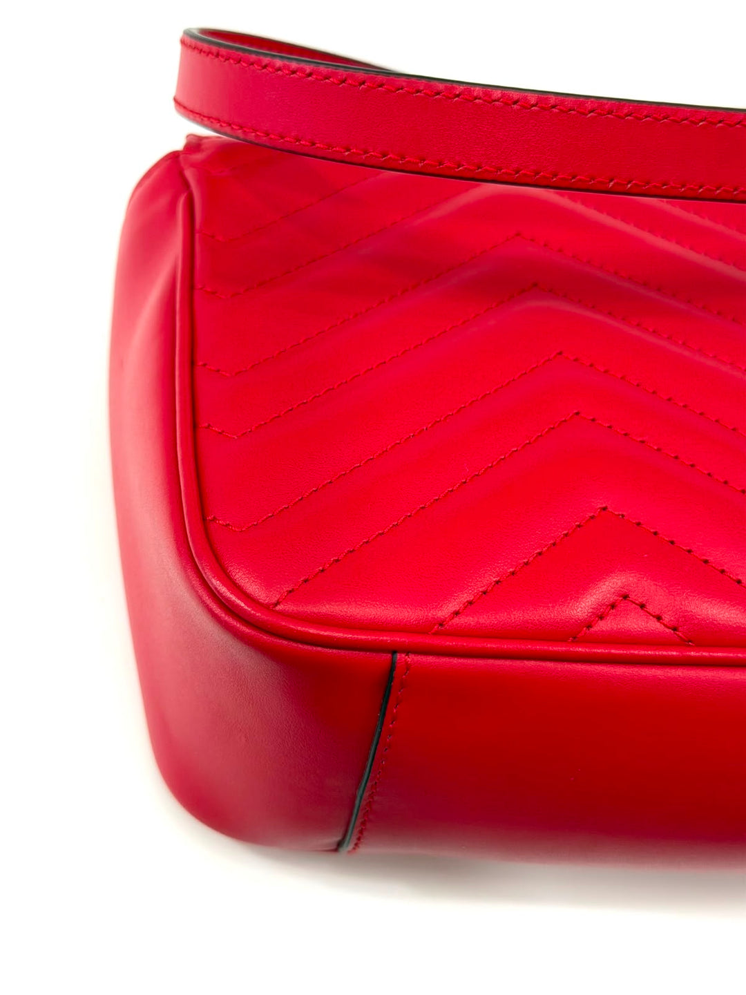 GUCCI GG MARMONT MATELASSÉ QUILTED CALFSKIN MEDIUM SHOULDER BAG