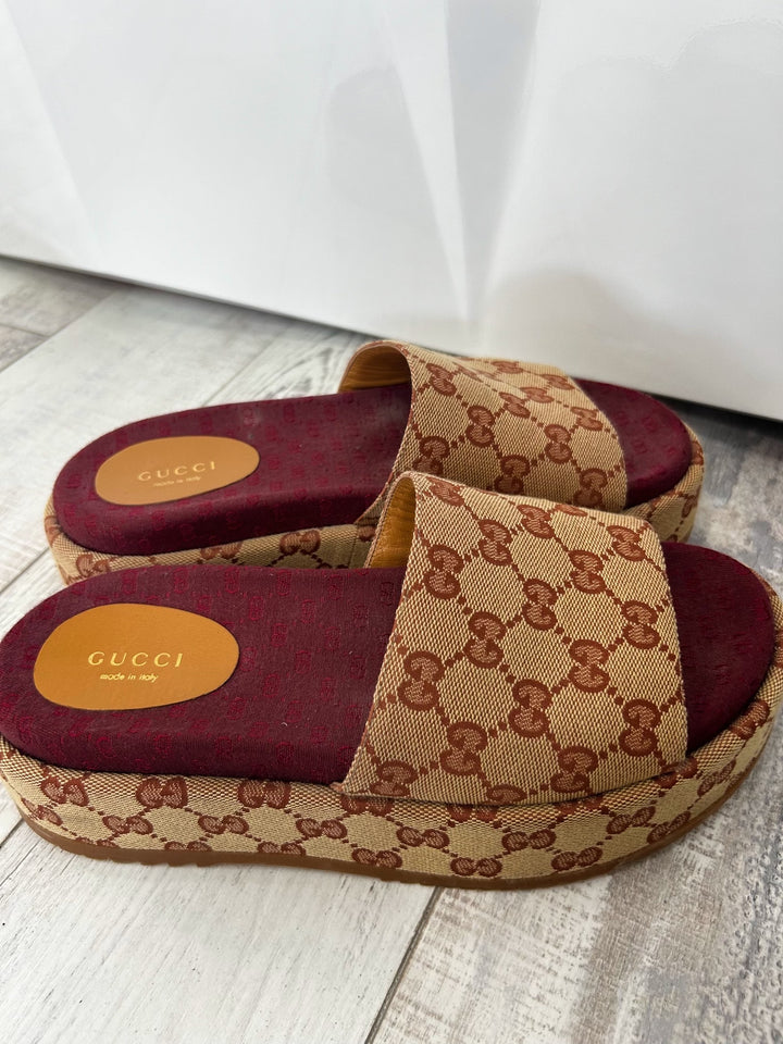 GUCCI GG SUPREME ANGELINA PLATFORM SLIDE SANDALS – Caroline's
