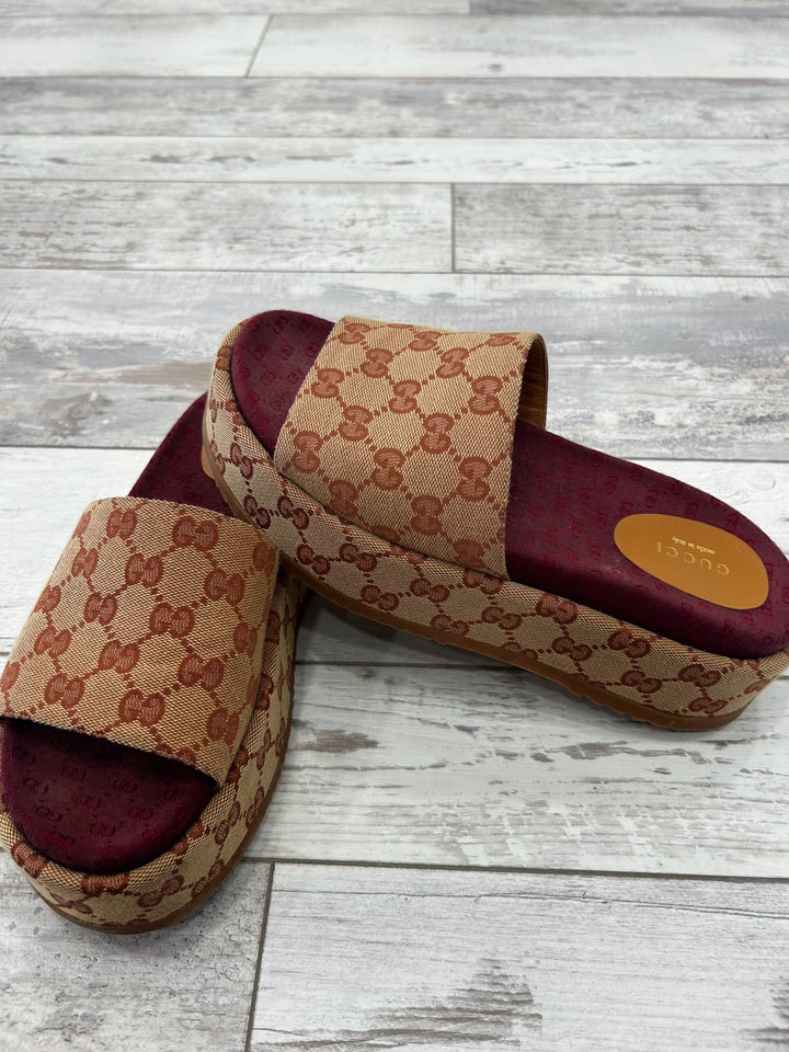 【新品タグ付き】 定価15万 GUCCI ANGELA LYNNE GUCCI GG SUPREME ANGELINA PLATFORM SLIDE SANDALS – Caroline's