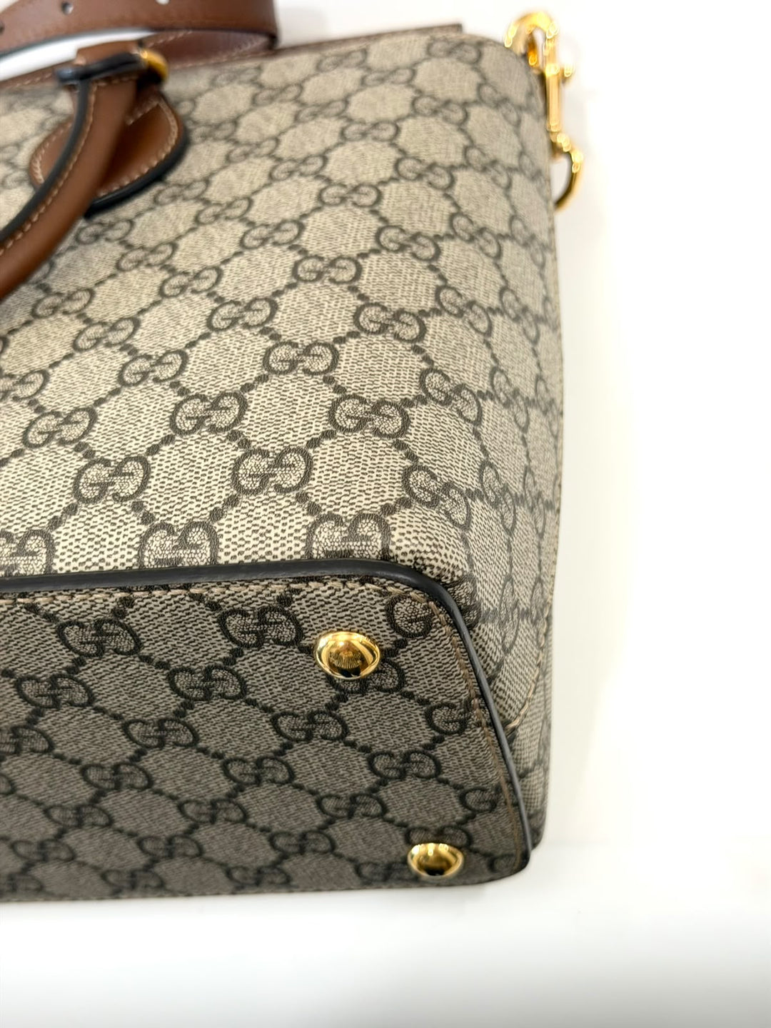GUCCI GG SUPREME MONOGRAM SMALL ZIP TOP TOTE BAG