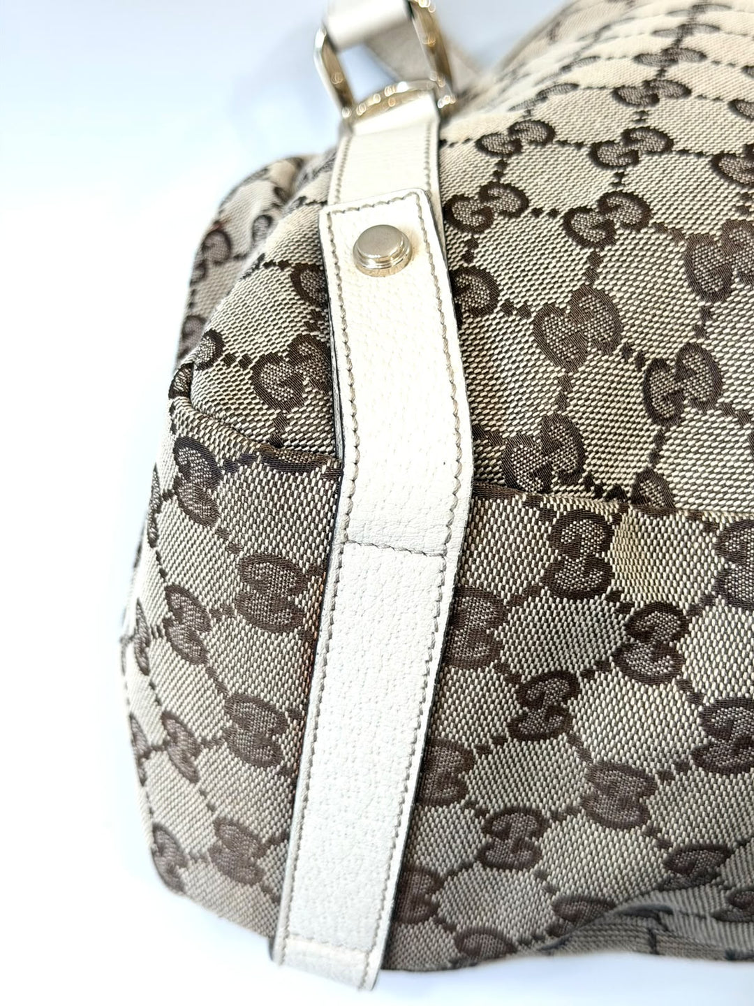 GUCCI MONOGRAM MEDIUM ABBEY SHOULDER BAG
