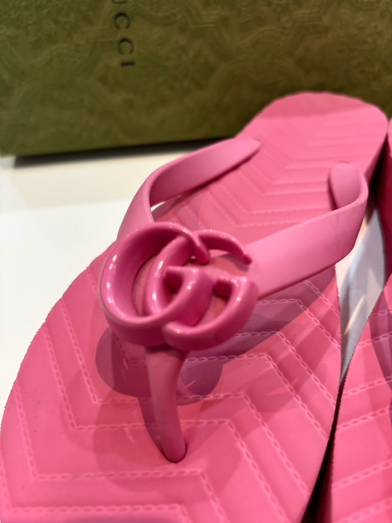 GUCCI GG RUBBER CHEVRON PASCAR PLATFORM MULES