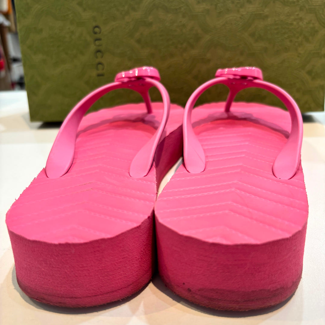 GUCCI GG RUBBER CHEVRON PASCAR PLATFORM MULES