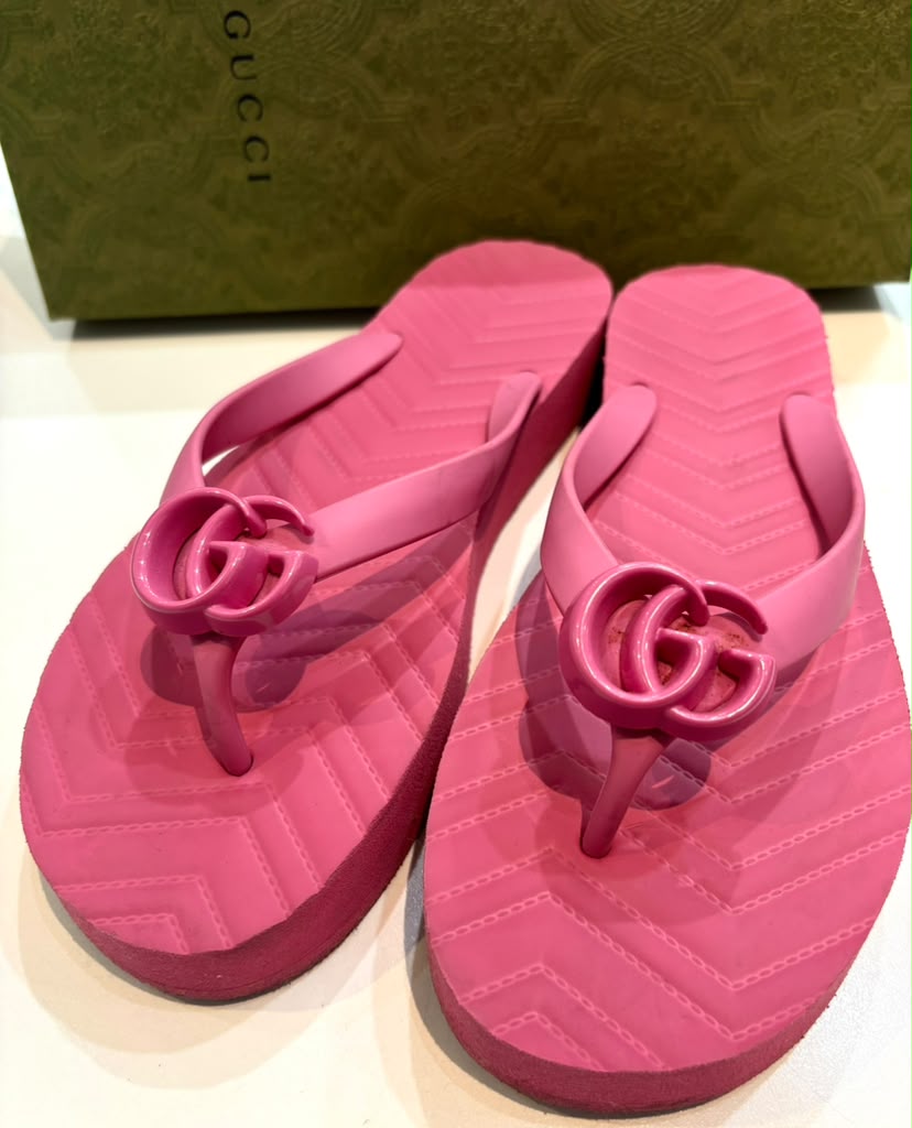 GUCCI GG RUBBER CHEVRON PASCAR PLATFORM MULES