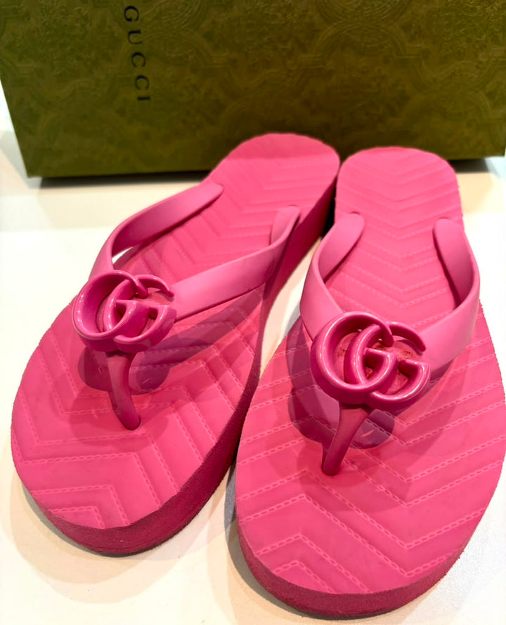 GUCCI GG RUBBER CHEVRON PASCAR PLATFORM MULES