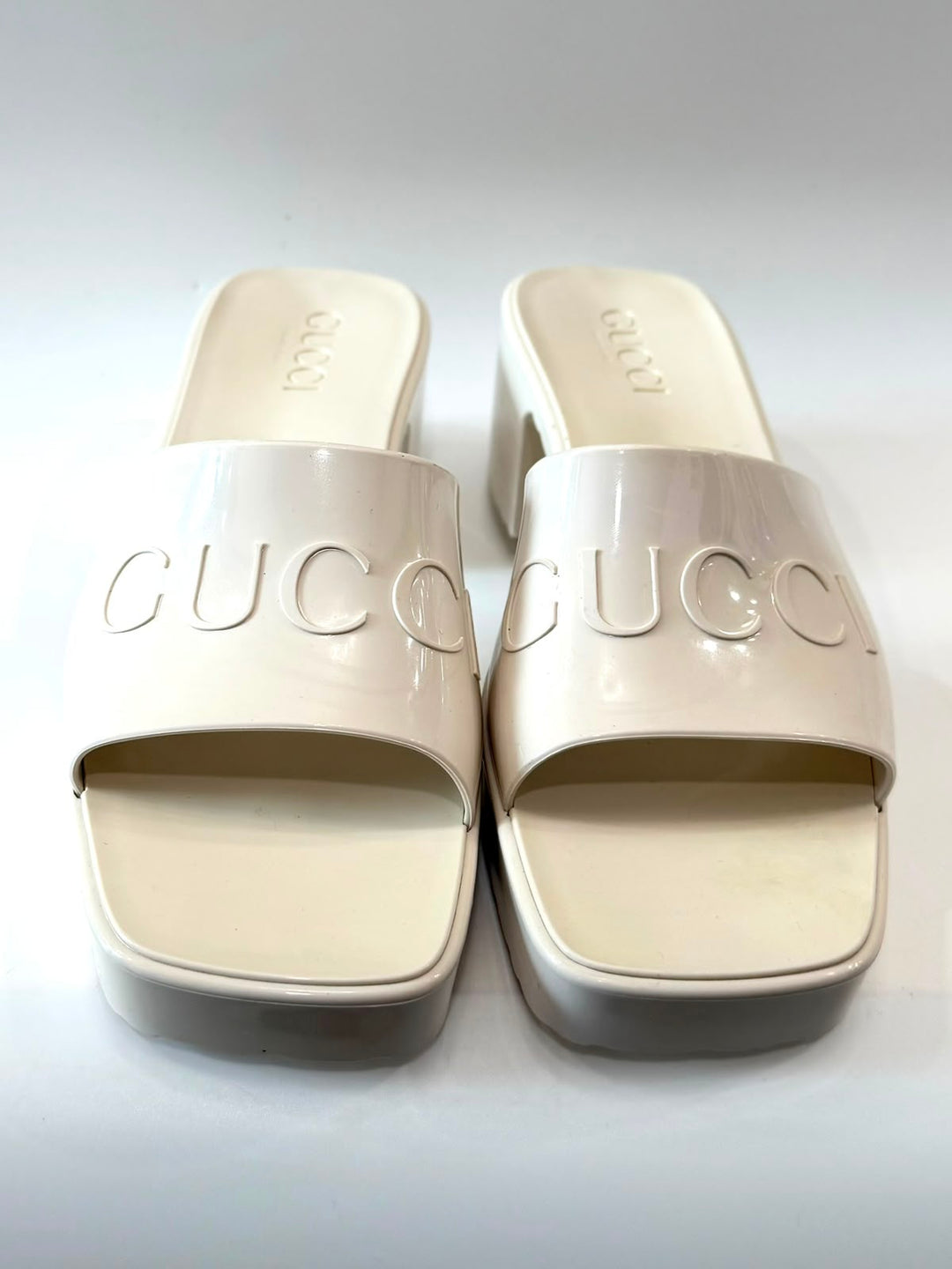 GUCCI EMBOSSED LOGO PLATFORM RUBBER MULES