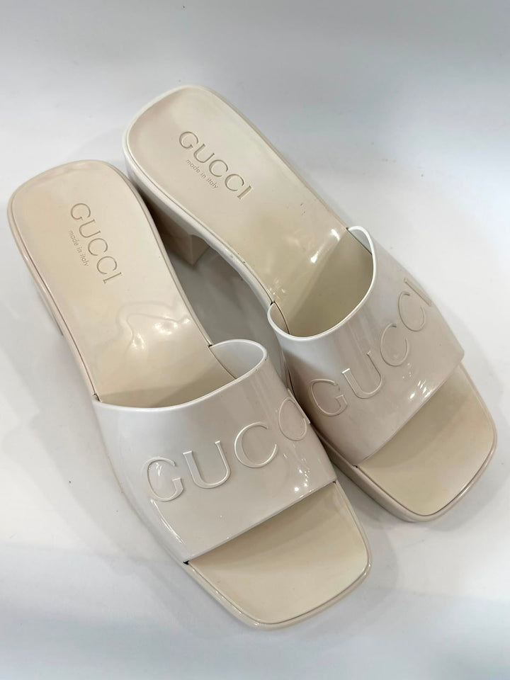 GUCCI EMBOSSED LOGO PLATFORM RUBBER MULES