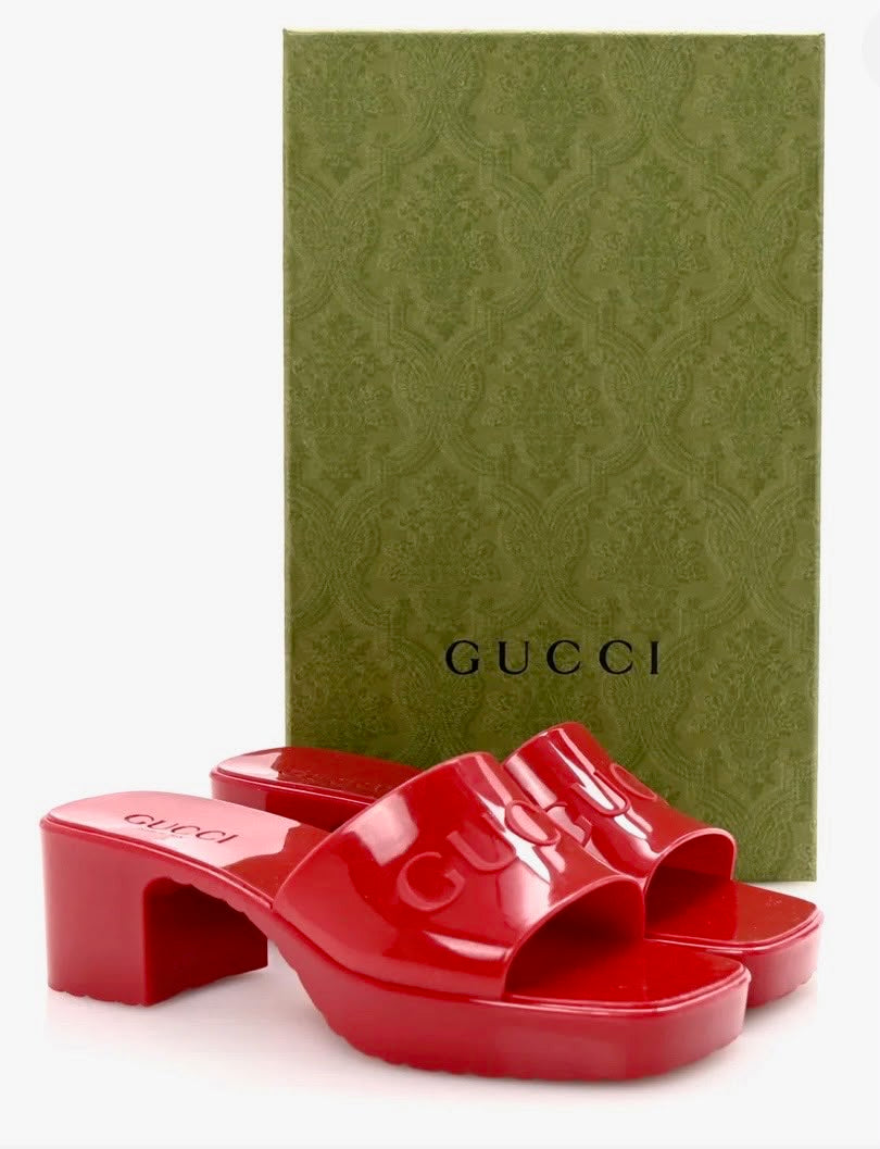 GUCCI EMBOSSED LOGO RUBBER PLATFORM MULES