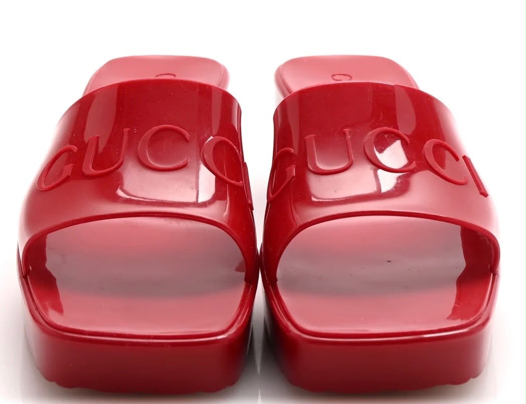 GUCCI EMBOSSED LOGO RUBBER PLATFORM MULES