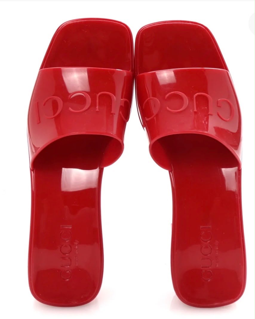 GUCCI EMBOSSED LOGO RUBBER PLATFORM MULES