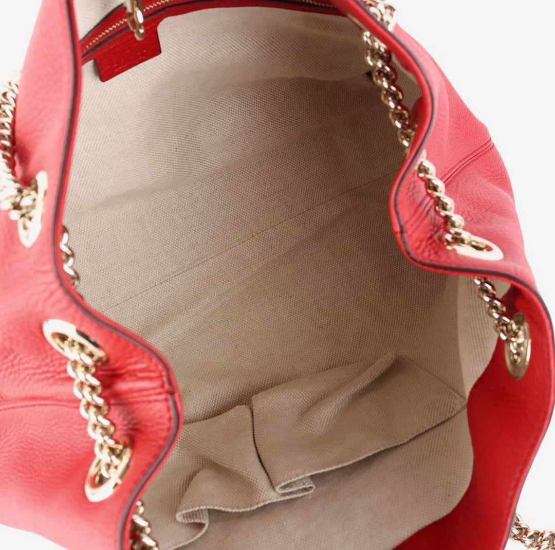 GUCCI PEBBLED CALFSKIN MEDIUM SOHO TASSEL CHAIN BAG