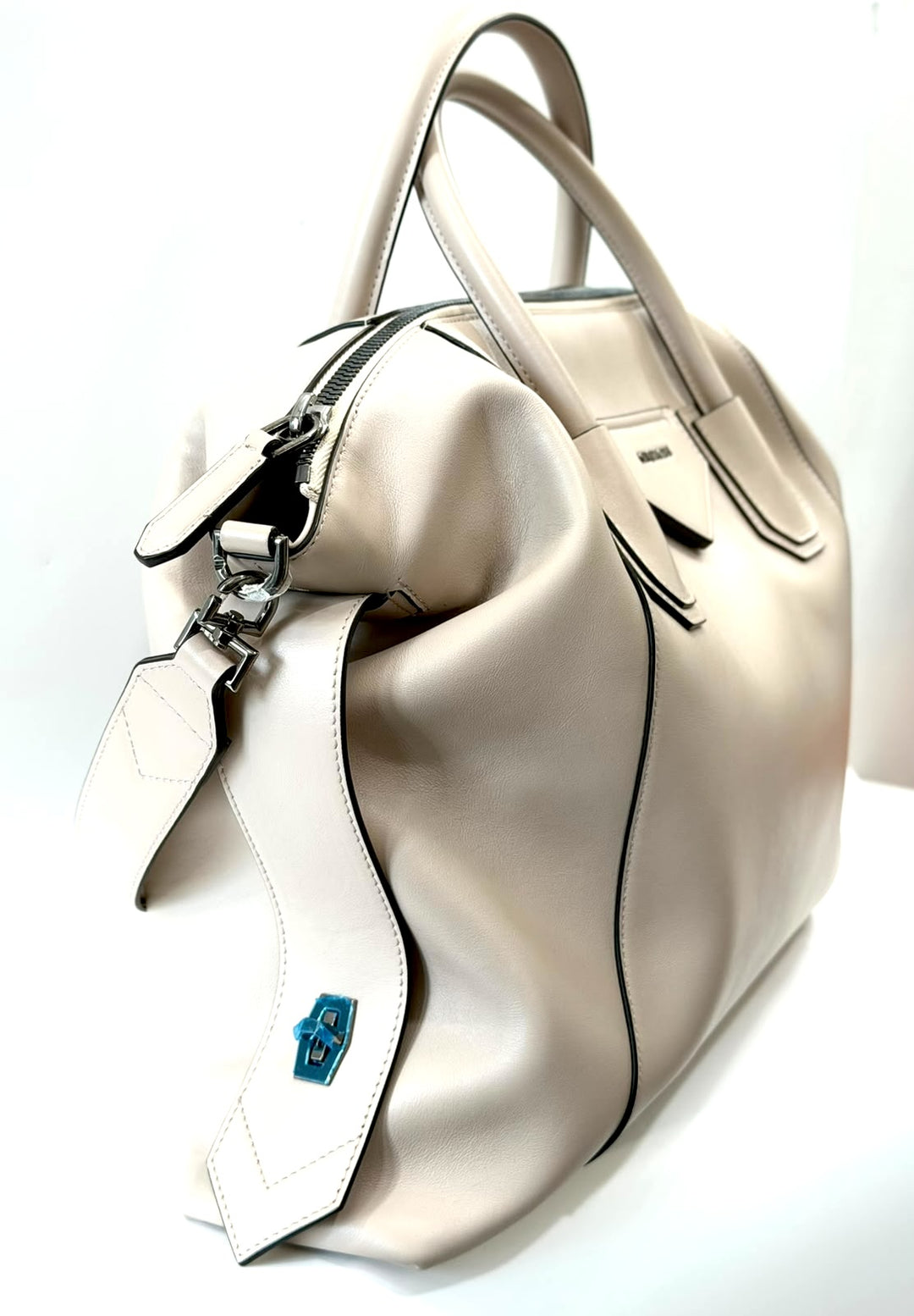 GIVENCHY SOFT CALFSKIN LEATHER MEDIUM ANTIGONA BAG IN DUNE
