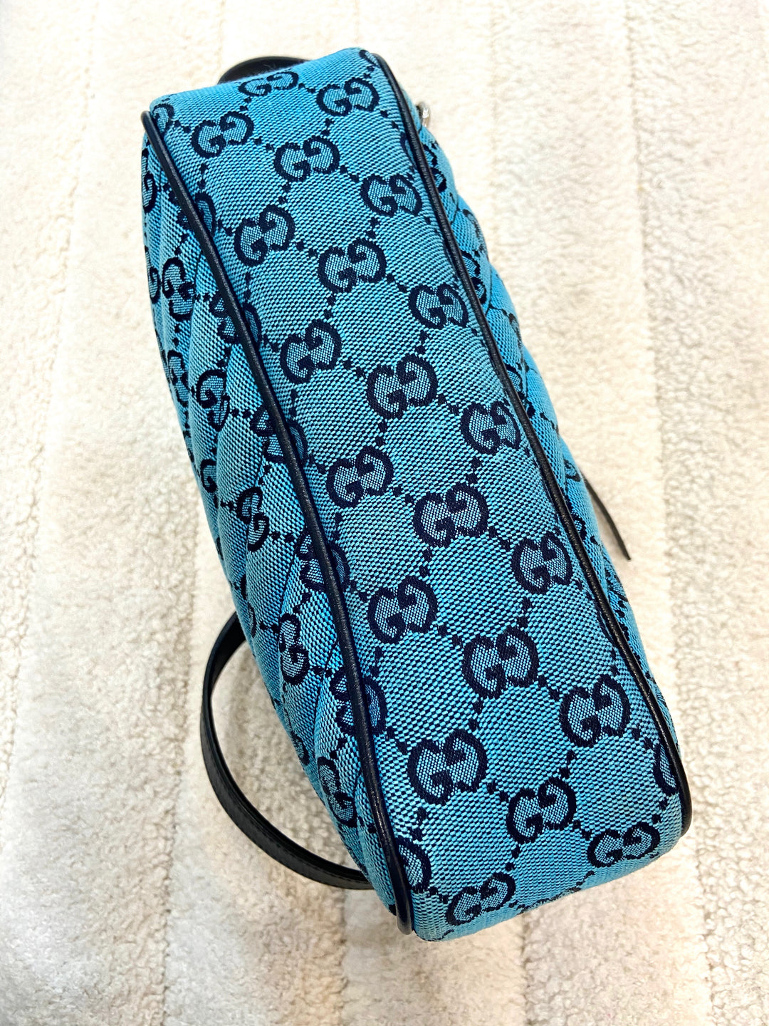 GUCCI GG MARMONT DIAGONAL QUILTED SMALL SHOULDER BAG