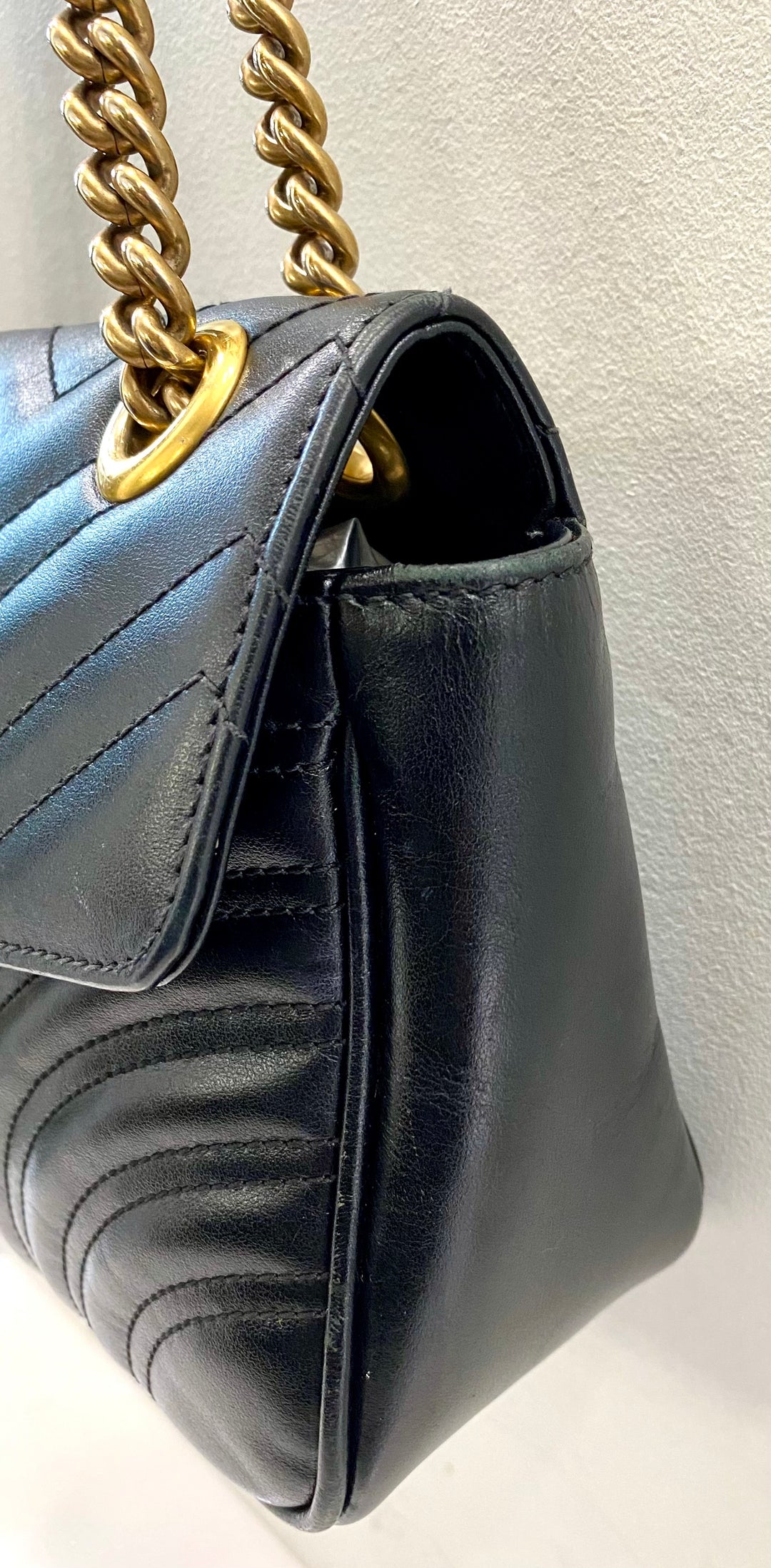 GUCCI GG MARMONT SMALL MATELASSE CALFSKIN SHOULDER BAG