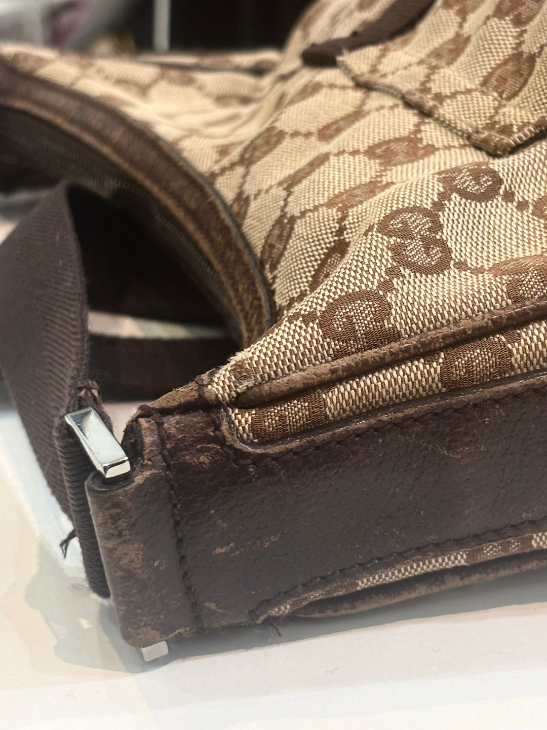 GUCCI GG MONOGRAM VINTAGE MESSENGER BAG