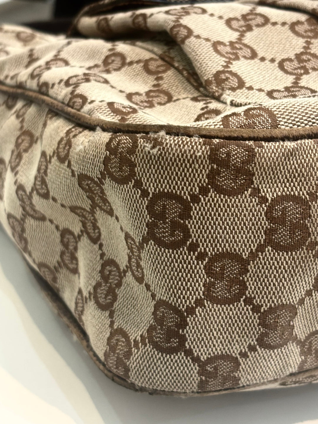 GUCCI GG MONOGRAM VINTAGE MESSENGER BAG