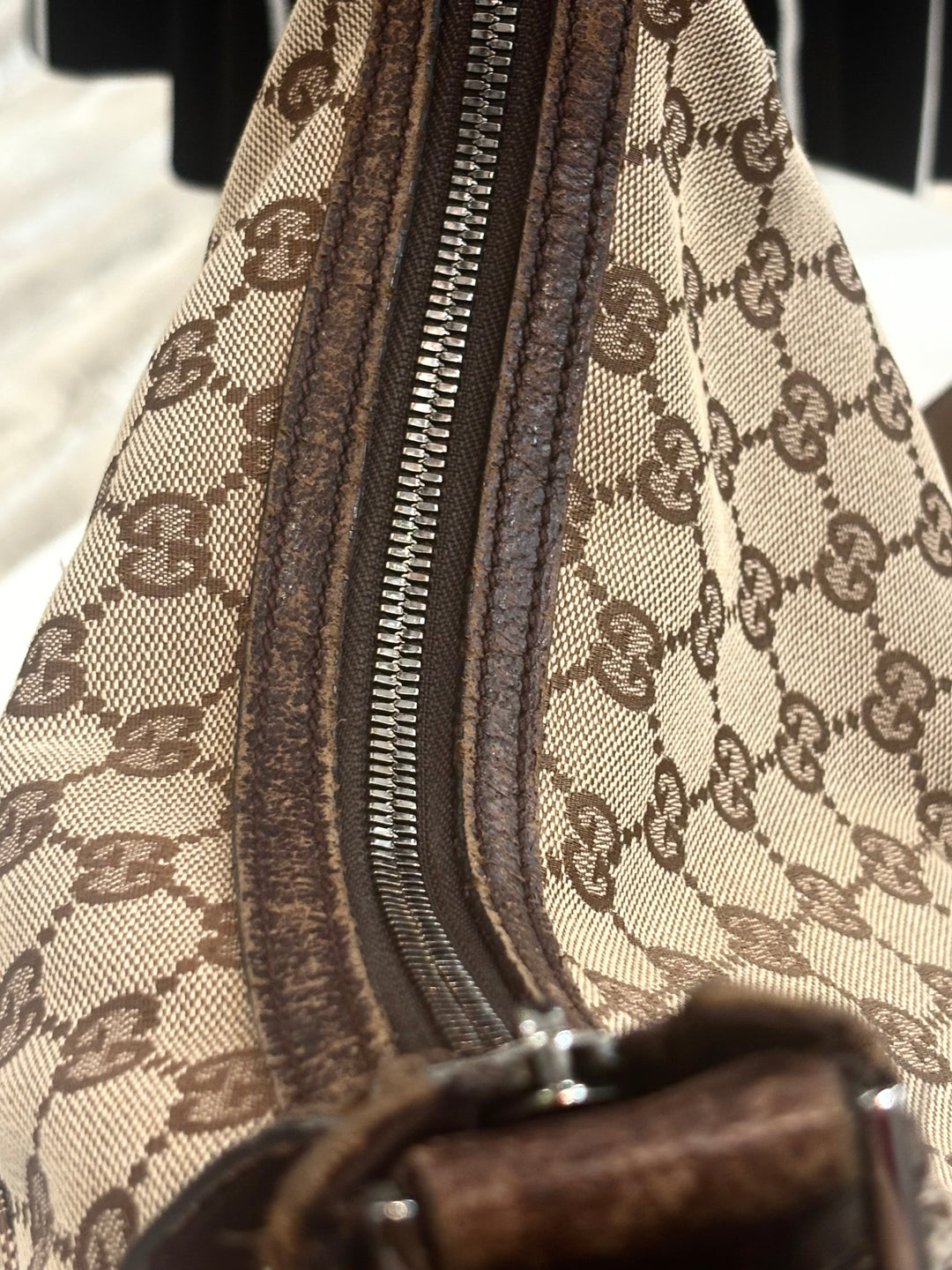GUCCI GG MONOGRAM VINTAGE MESSENGER BAG