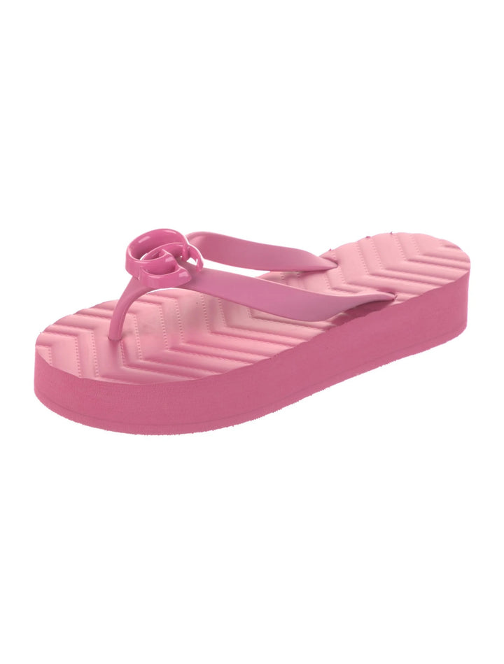 GUCCI GG RUBBER CHEVRON PASCAR PLATFORM MULES