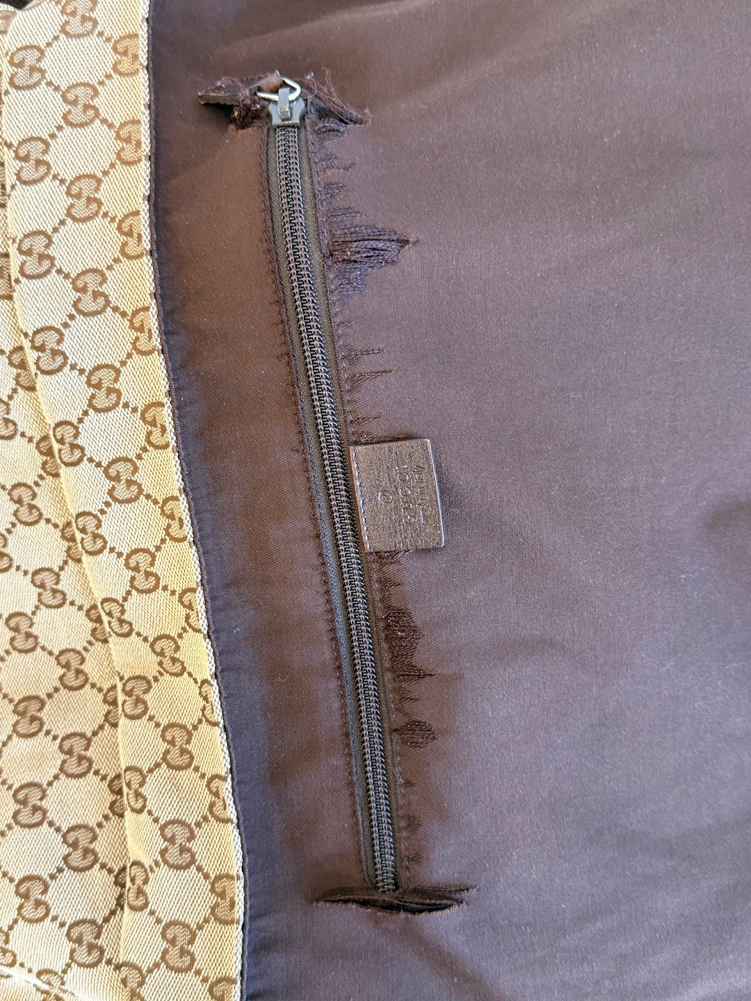 GUCCI GG SUPREME FLAP MESSENGER BAG