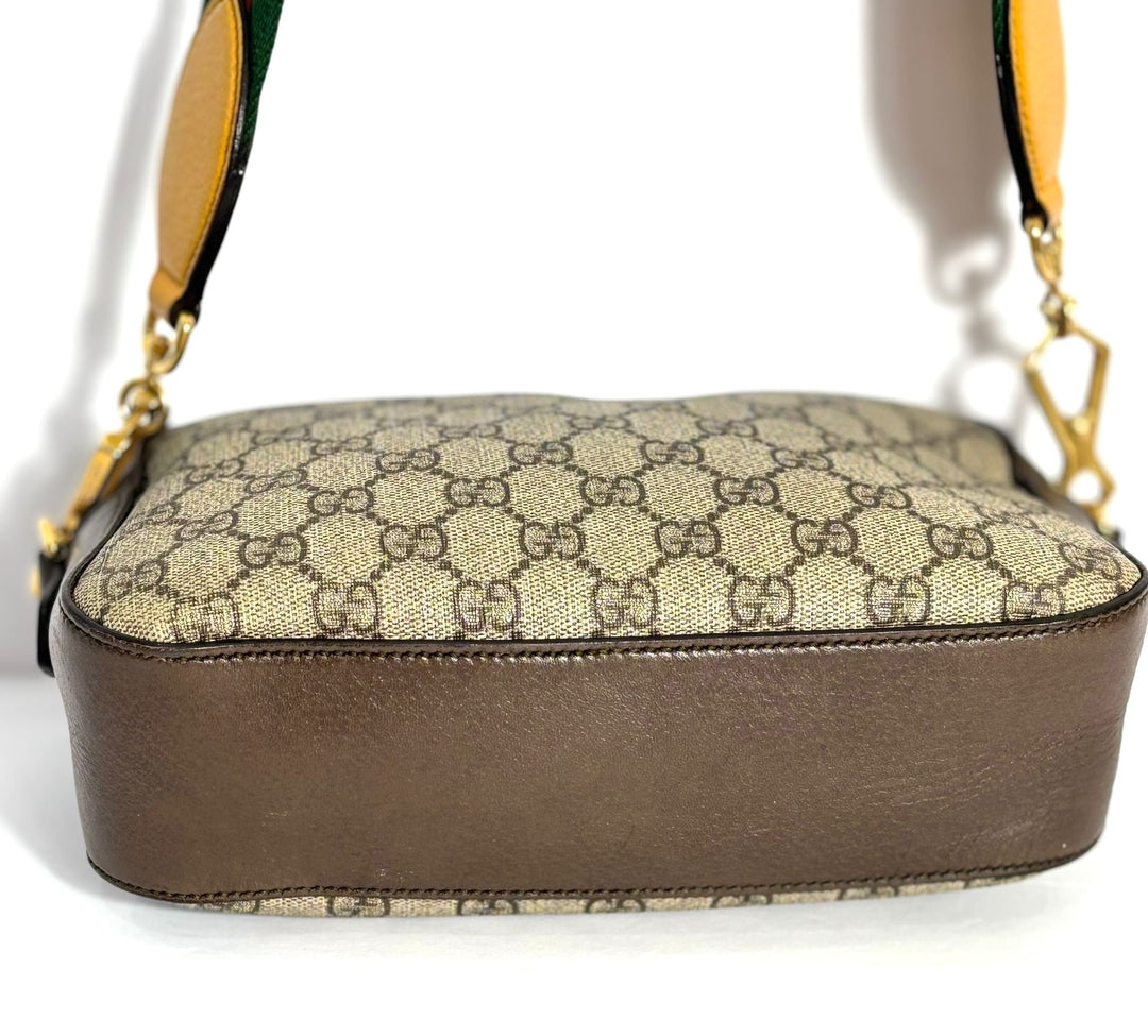 GUCCI NEO VINTAGE GG SUPREME CANVAS MESSENGER BAG