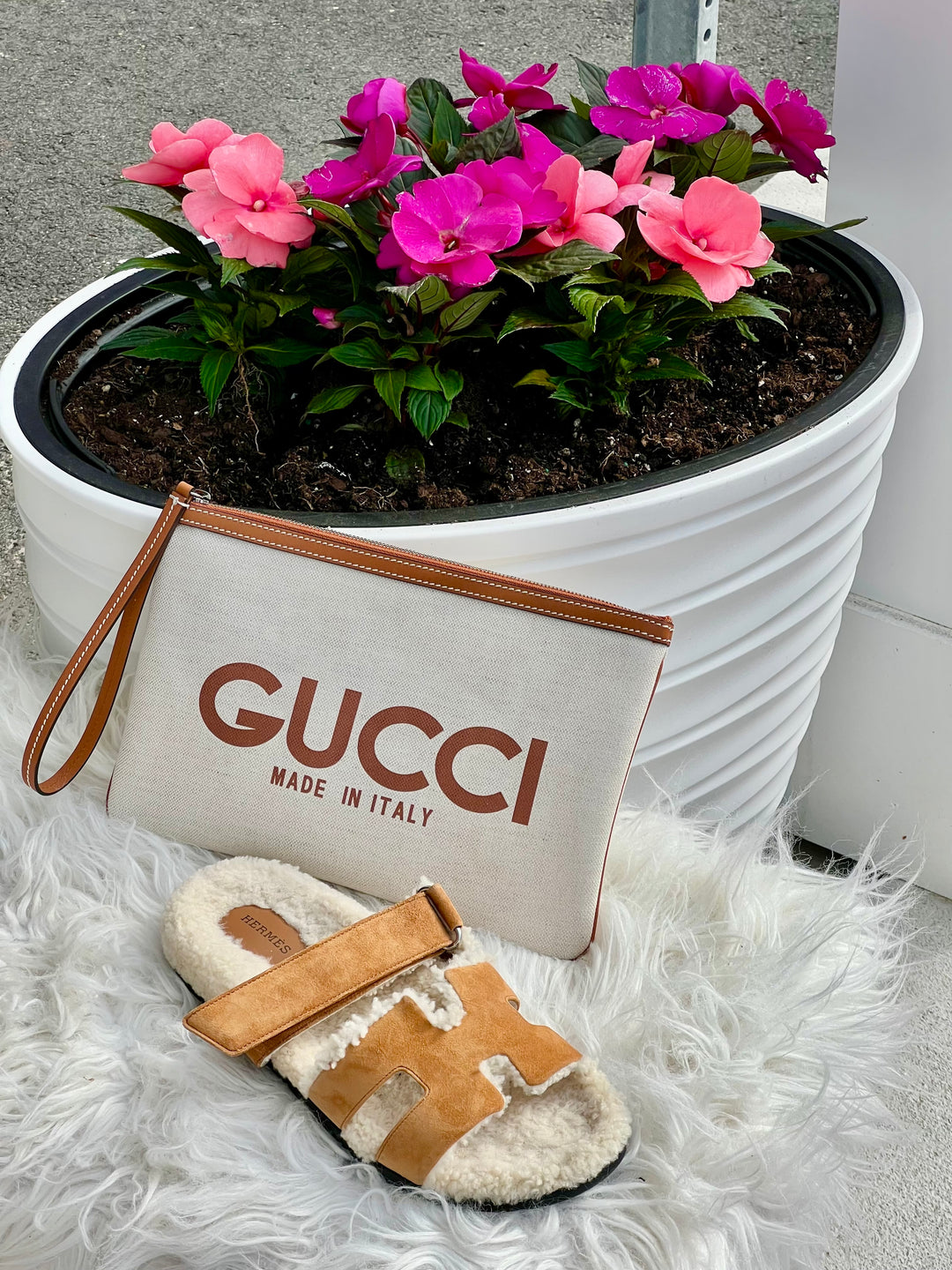 GUCCI LOGO PRINT CANVAS &amp; LEATHER CLUTCH WRISTLET