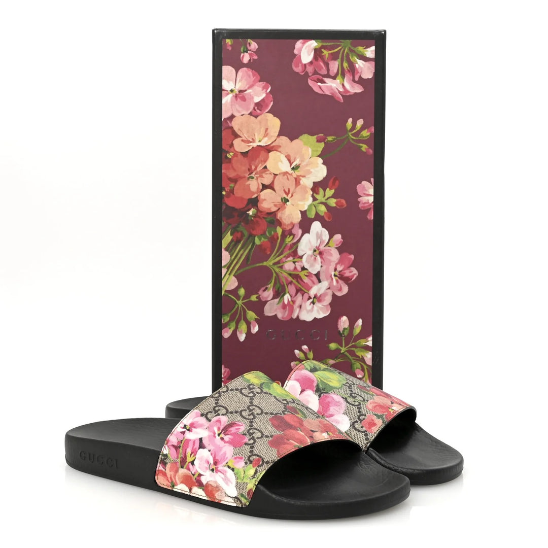 GUCCI GG MONOGRAM BLOOMS PURSUIT POOL SLIDE SANDALS