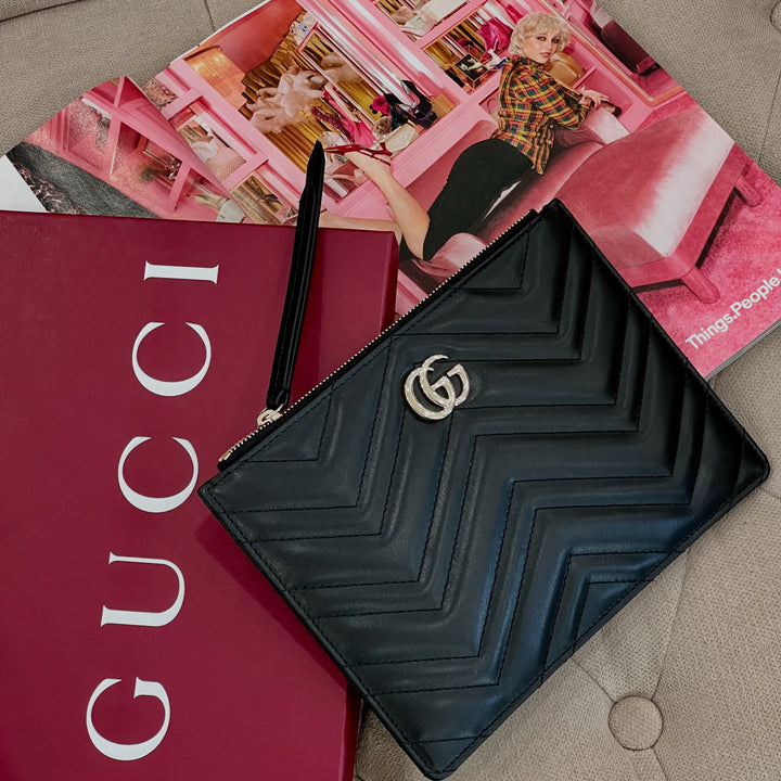 GUCCI GG MARMONT SMALL MATELASSE CALFSKIN LEATHER WRISTLET CLUTCH