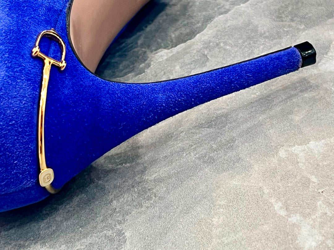 GUCCI DÉCOLLETÉ POINTED-TOE HORSEBIT SUEDE PUMPS