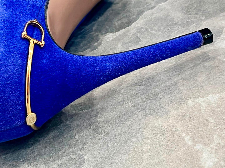 GUCCI DÉCOLLETÉ POINTED-TOE HORSEBIT SUEDE PUMPS