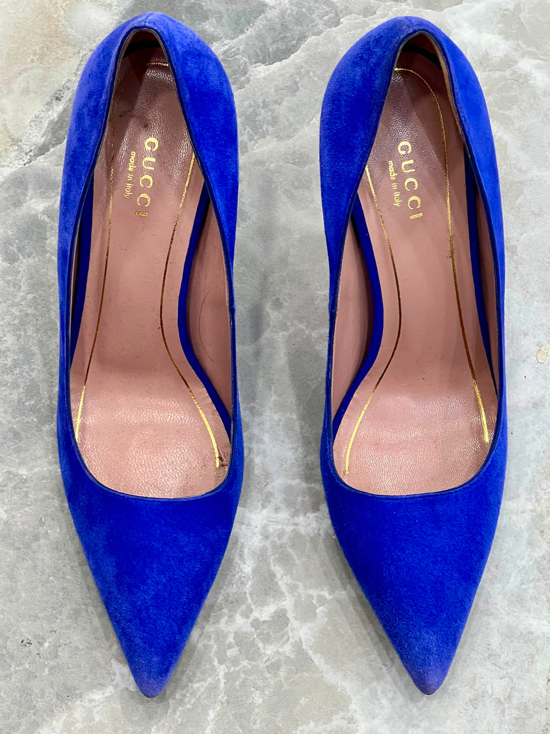 GUCCI DÉCOLLETÉ POINTED-TOE HORSEBIT SUEDE PUMPS