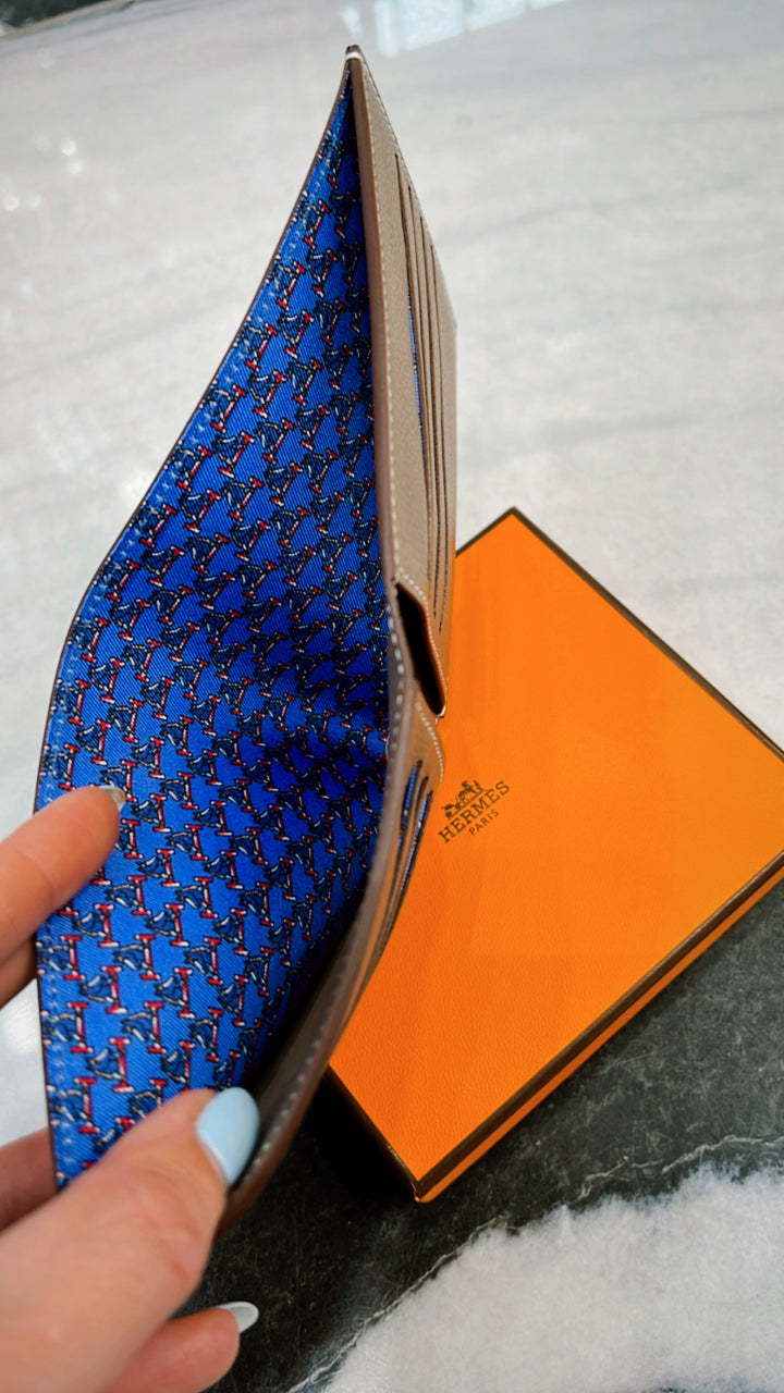 エルメス HERMÈS CITIZEN TWILL BI-FOLD CALFSKIN LEATHER WALLET – Caroline's