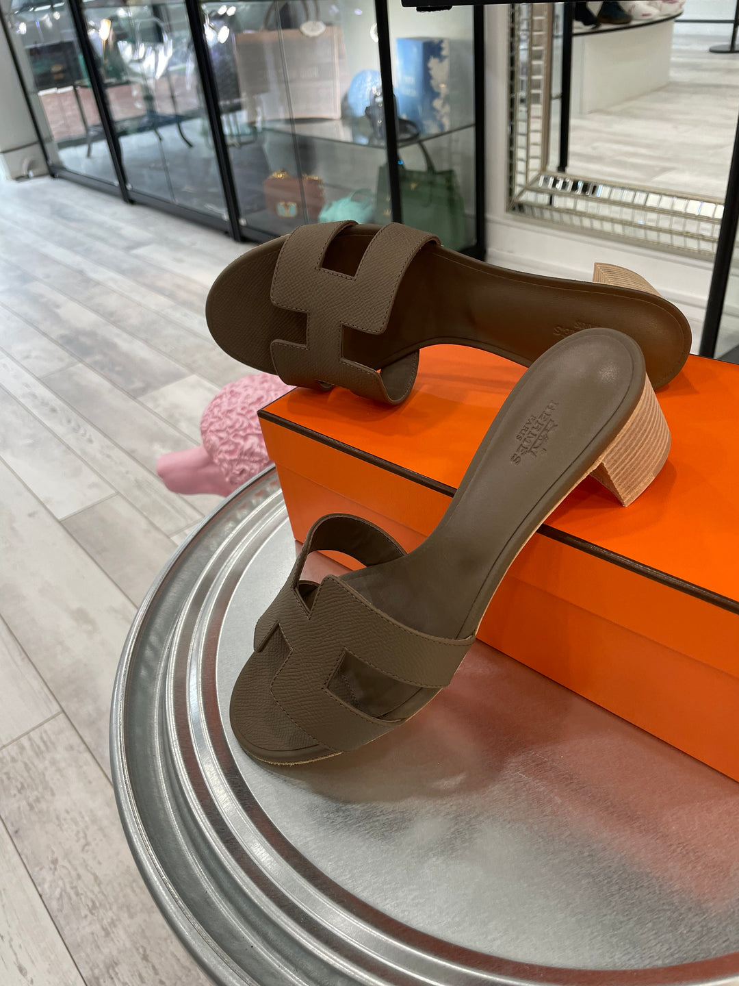HERMÈS ORAN OASIS H EPSOM LEATHER MULES IN ETOUPE