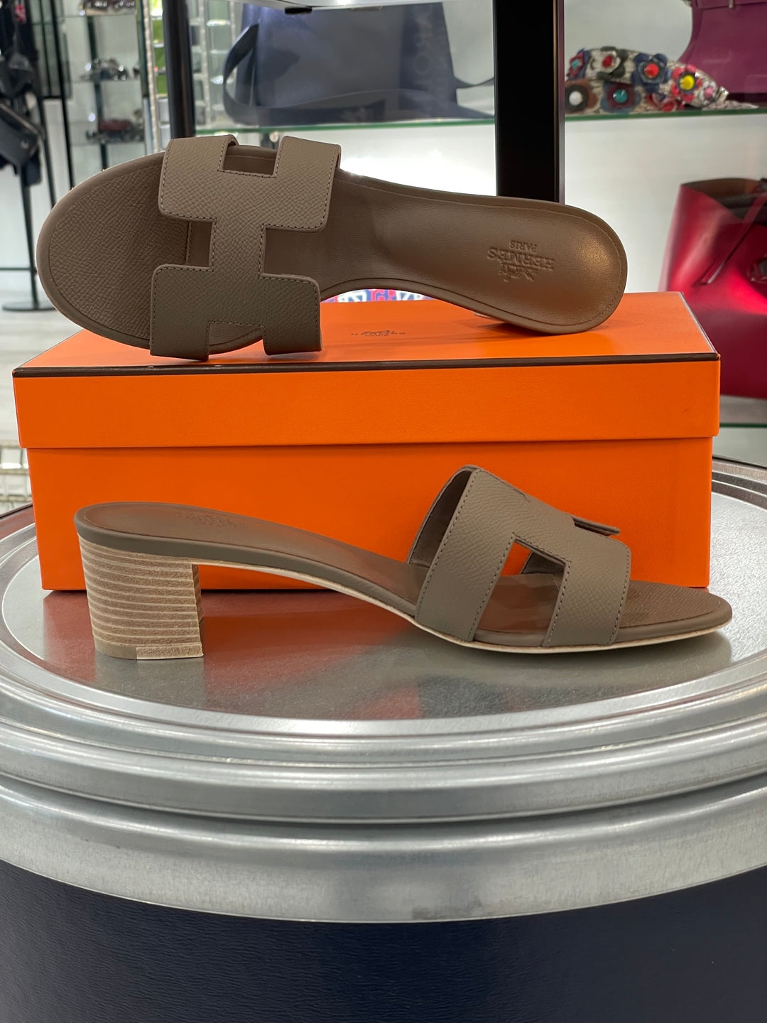 HERMÈS ORAN OASIS H EPSOM LEATHER MULES IN ETOUPE